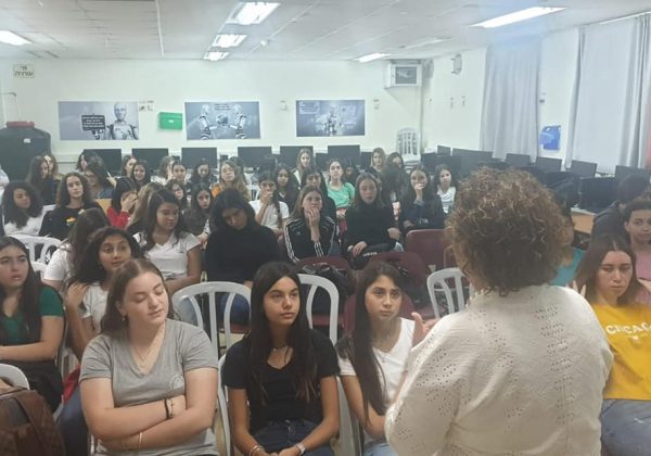סודקות את תקרת הזכוכית